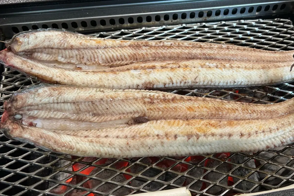 台灣中小企業品牌發展是推動鰻魚大眾化的關鍵，讓在家食用白燒鰻、蒲燒鰻越來越自然容易。