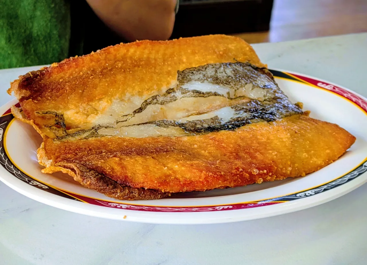 乾煎虱目魚肚、薑絲魚湯與台南虱目魚粥的經典料理手法，呈現外酥內嫩與清甜湯頭的在地風味。