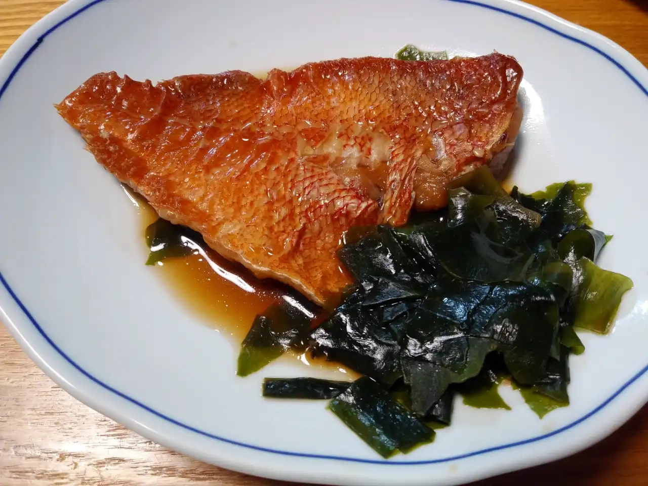 清蒸能凸顯紅鮋魚細緻鮮甜的原味,紅燒則醬香濃郁、鹹香下飯,都是適合家庭料理的經典做法。