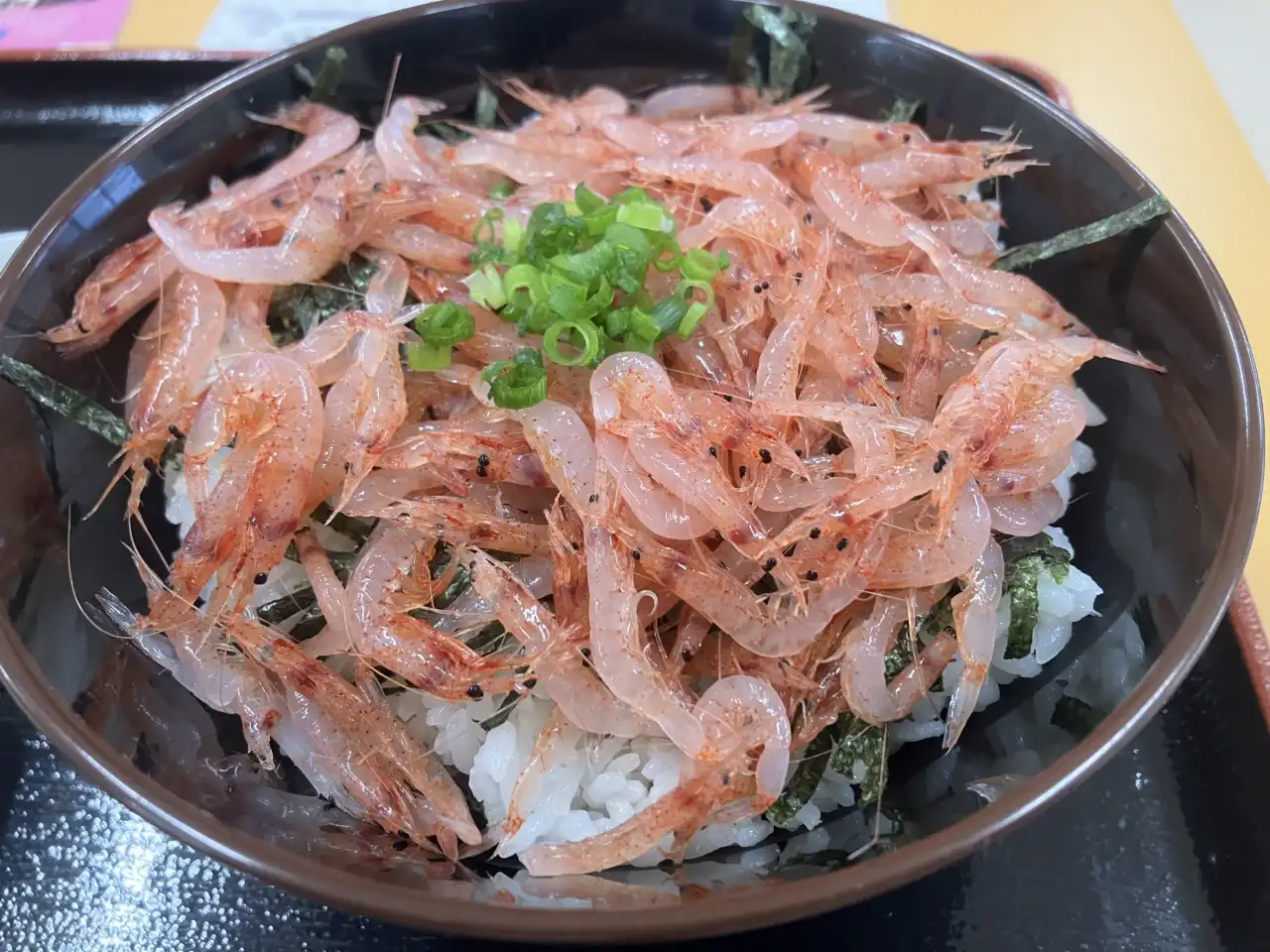 生凍櫻花蝦：IQF 急速冷凍保持完整蝦體與鮮甜，適合高級日式料理刺身與生食級宴客食材。