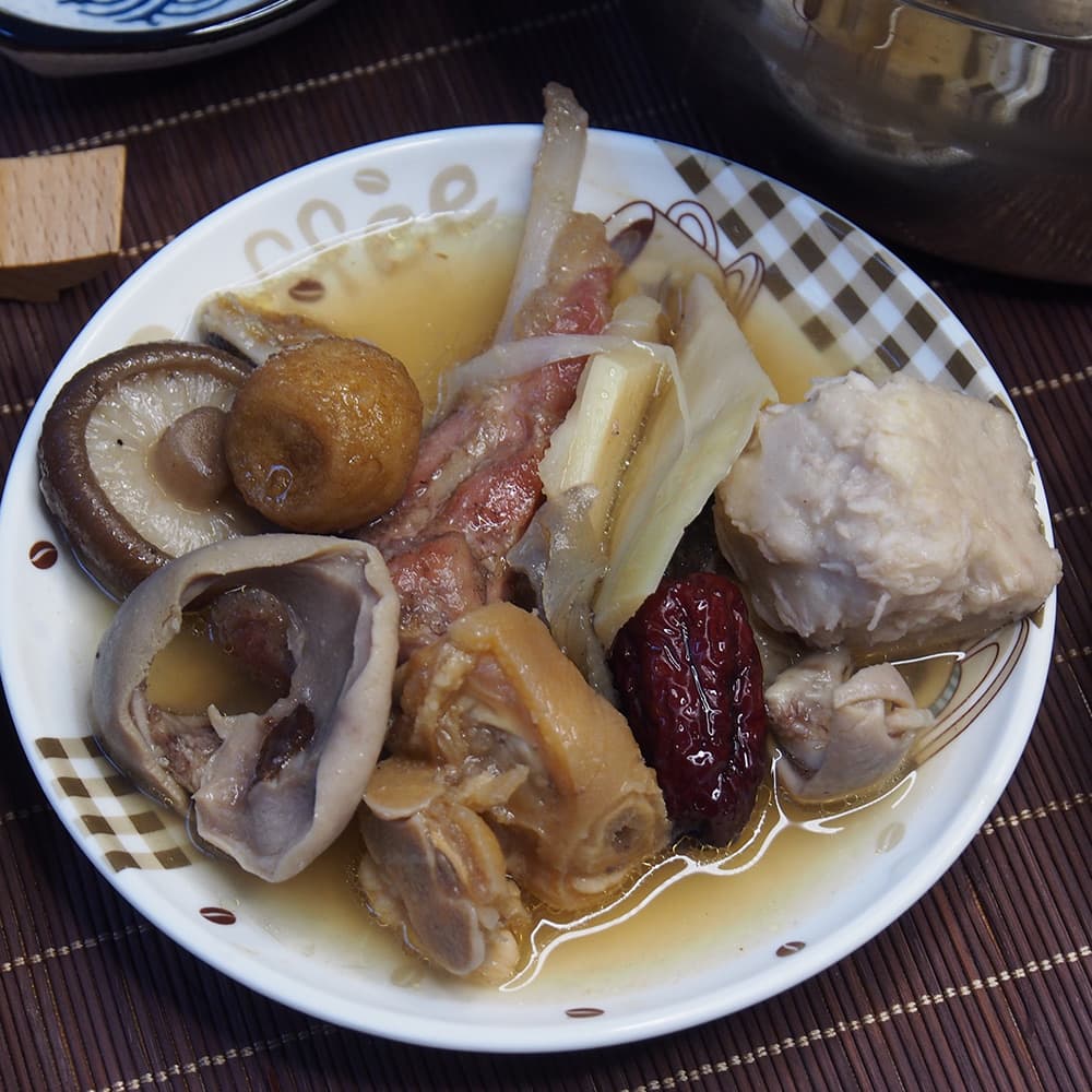 鐵鍋佛跳牆|海陸珍饌一次到位的經典年菜 鐵鍋佛跳牆|海陸珍饌一次到位的經典年菜