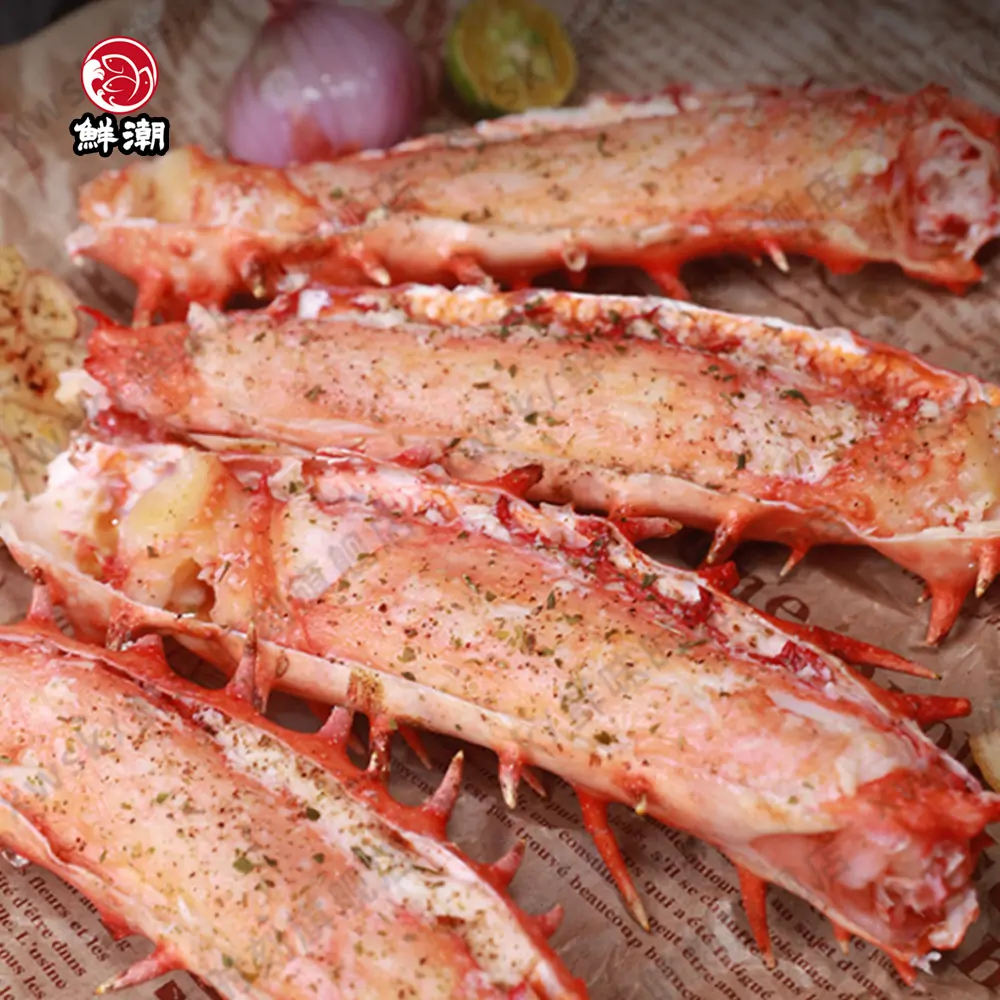 生帝王蟹腳切盤，生蟹入鍋烹煮，肉汁精華能與湯頭完美交融，呈現最高級的鮮甜層次