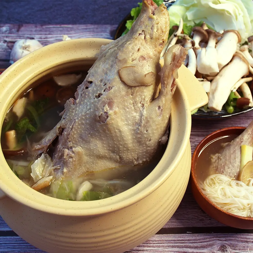 麻油香鴨｜黑麻油慢燉，一碗喝進溫補力